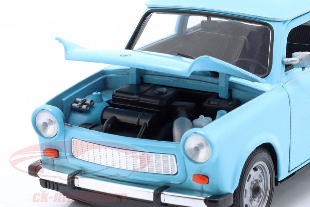 Trabant 601 azul claro 1:24 Welly