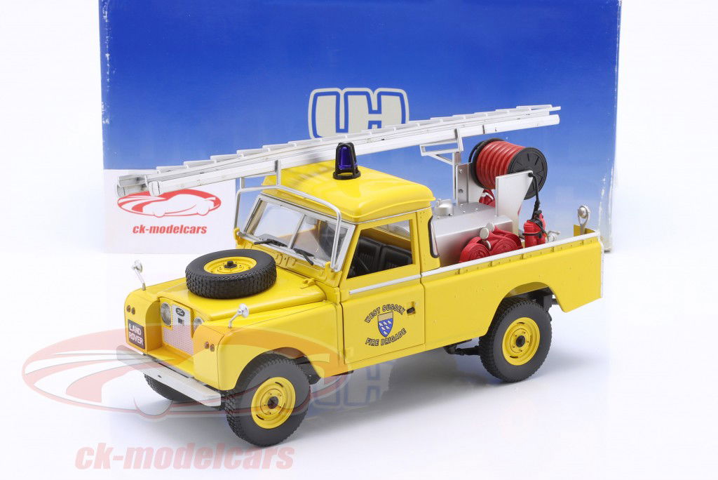 Land Rover Serie II Pick-Up "West Sussex Fire Brgade" Bouwjaar 1961 geel 1:18 Universal Hobbies