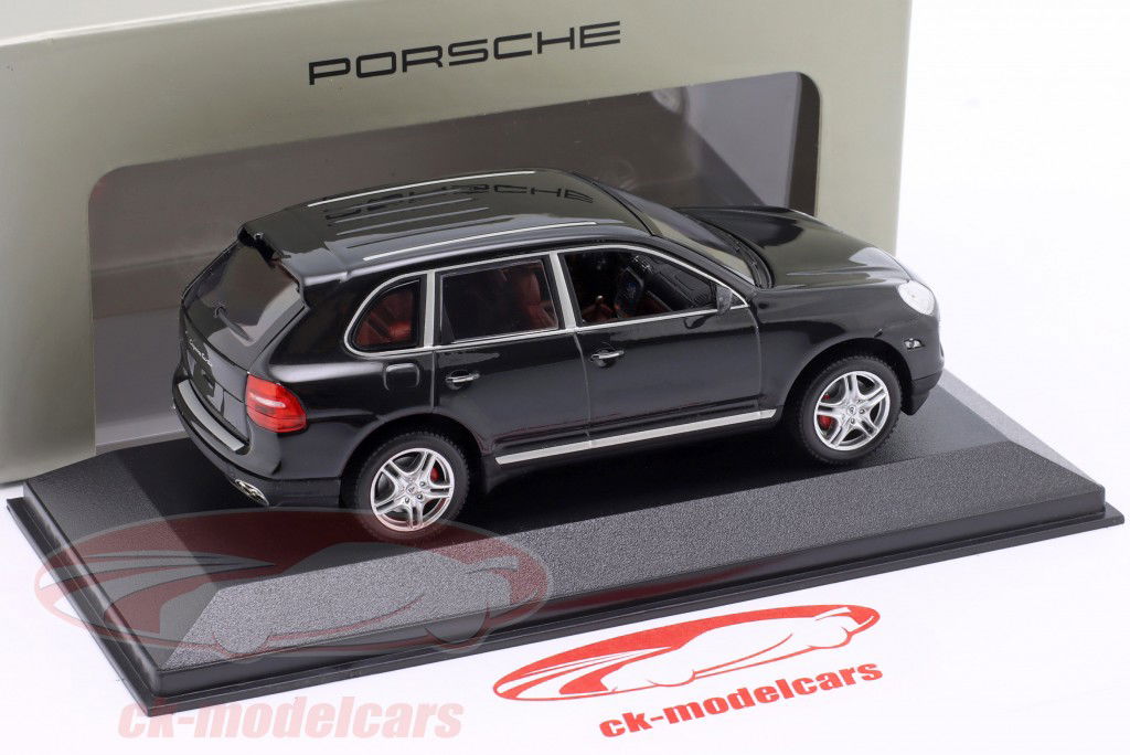 Porsche Cayenne Turbo Mk1 Byggeår 2007 sort 1:43 Minichamps