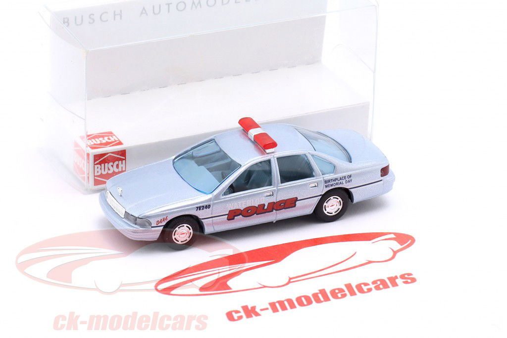 Chevrolet Caprice politie Waterloo Canada zilverblauw 1:87 Busch