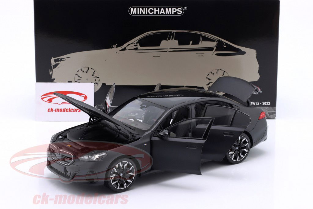 BMW i5 (G60) Bouwjaar 2023 saai grijs 1:18 Minichamps