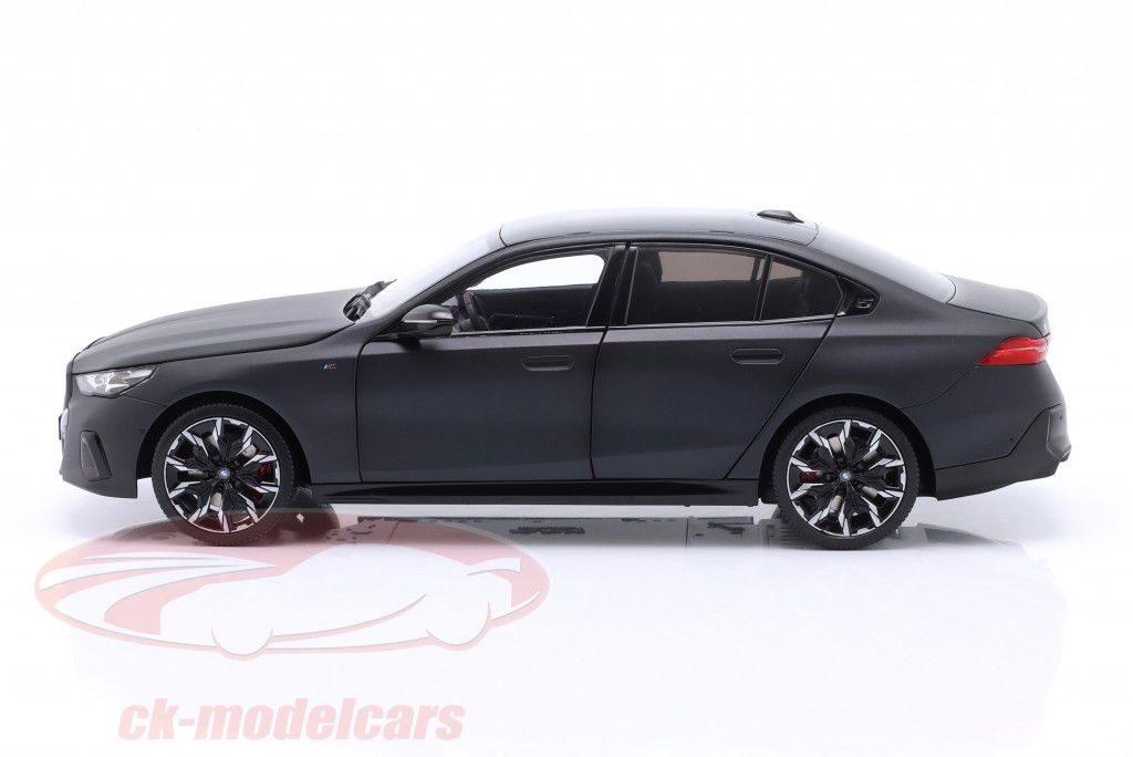 BMW i5 (G60) Bouwjaar 2023 saai grijs 1:18 Minichamps