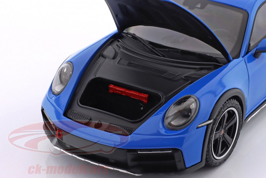 Porsche 911 (992) Dakar Bouwjaar 2022 blauw 1:18 Minichamps