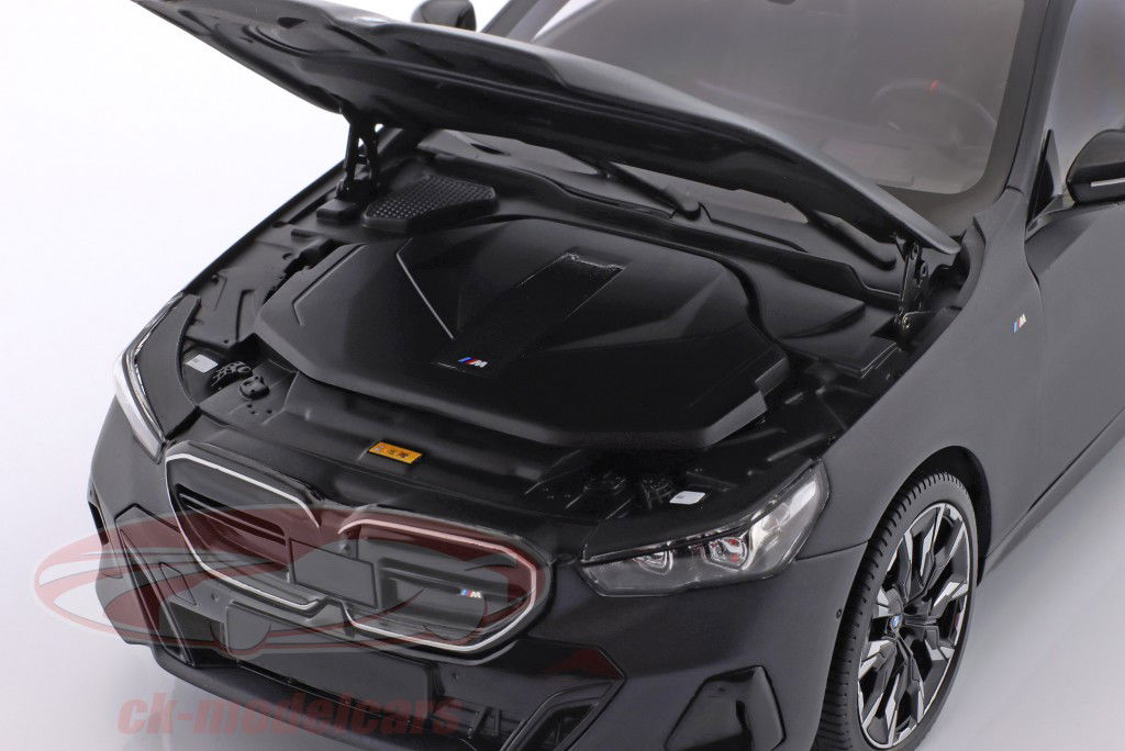 BMW i5 (G60) Bouwjaar 2023 saai grijs 1:18 Minichamps