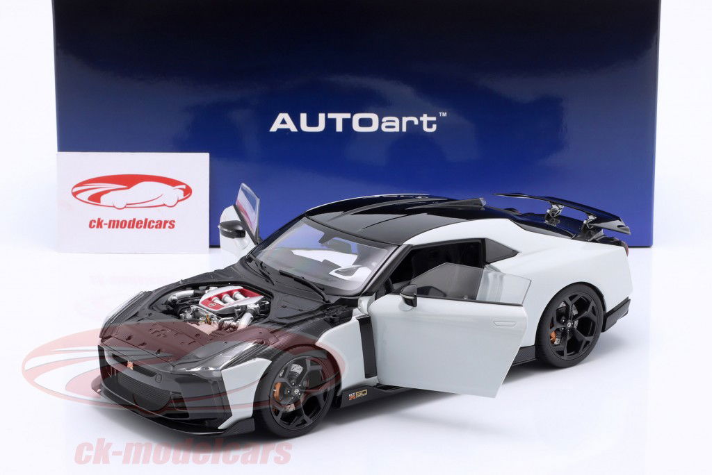Nissan GT-R50 by Italdesign 2020 白色的 金属 / 黑色的 1:18 AUTOart