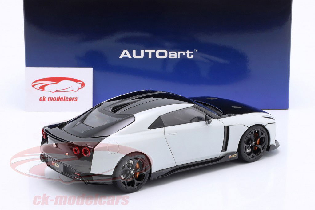 Nissan GT-R50 by Italdesign 2020 bianco metallico / nero 1:18 AUTOart