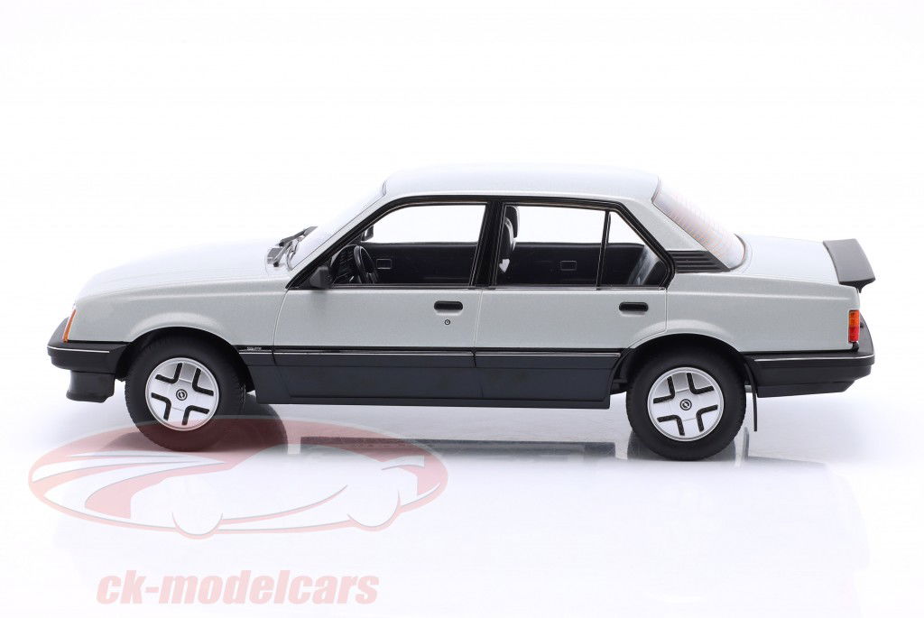 Opel Ascona C Année de construction 1981 argent 1:18 ModelCar Group