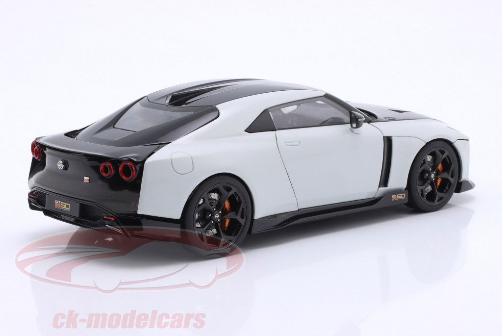 Nissan GT-R50 by Italdesign 2020 white metallic / black 1:18 AUTOart