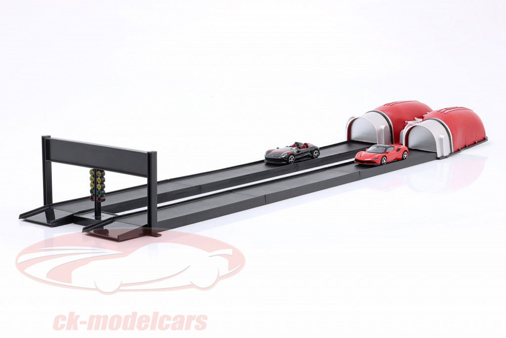 Ferrari Racing Launcher com dois carros em miniatura e Acessórios 1:43 Bburago