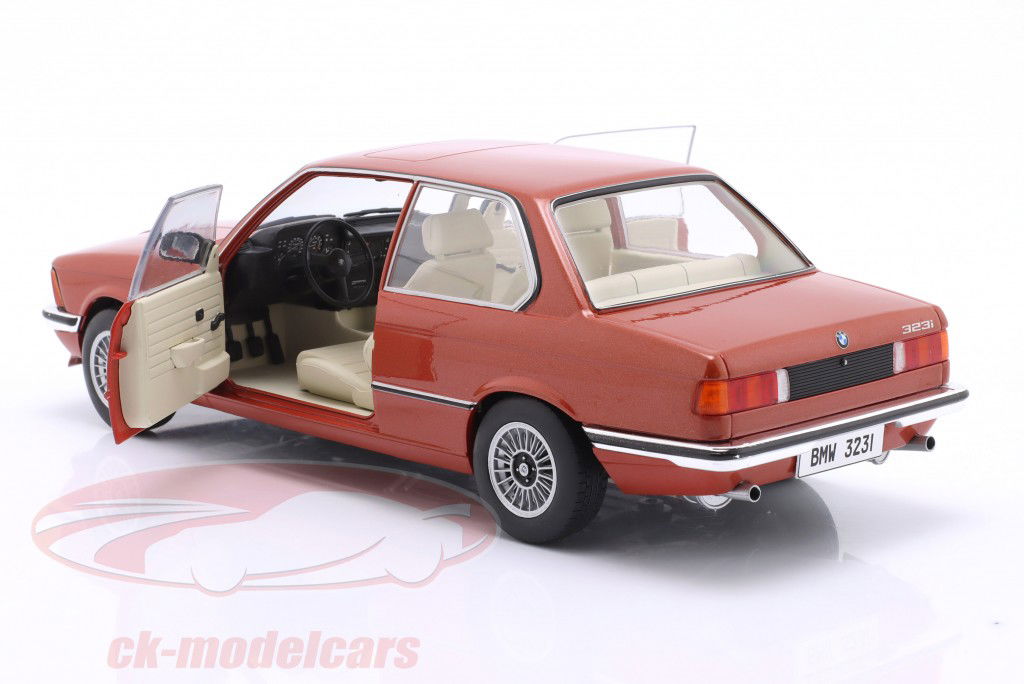 BMW 323i (E21) Année de construction 1980 rouge châtain métallique 1:18 Solido