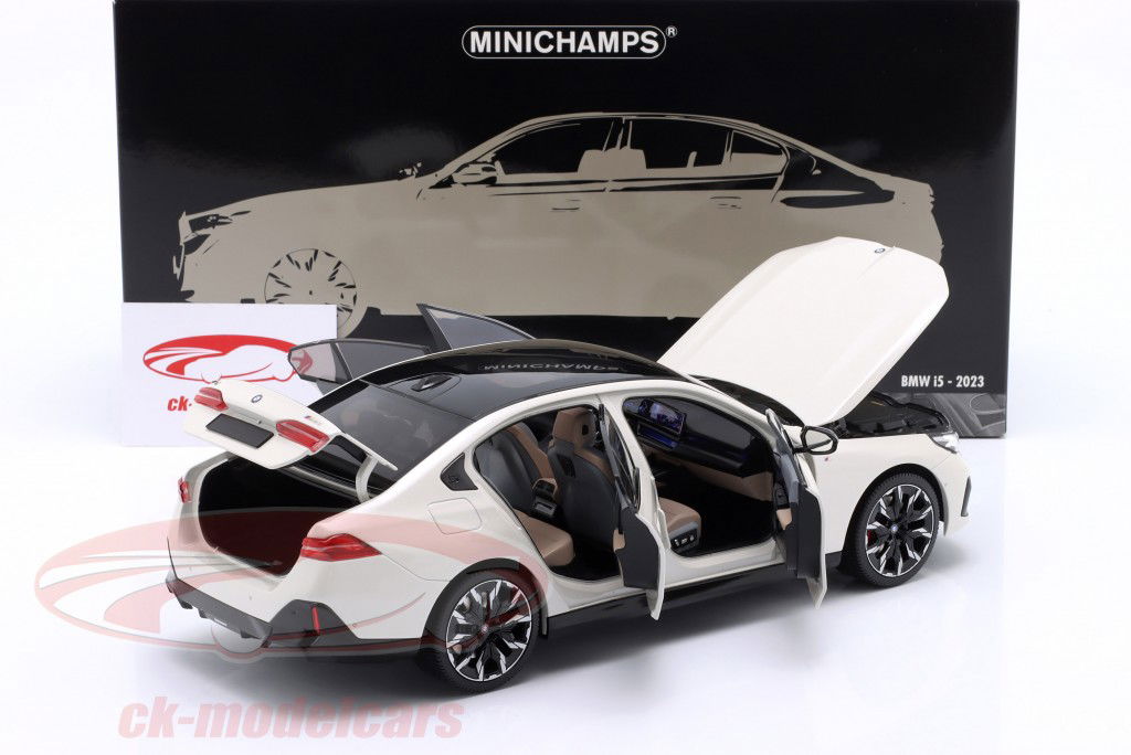 BMW i5 (G60) Anno di costruzione 2023 bianco metallico 1:18 Minichamps