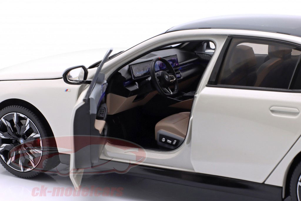 BMW i5 (G60) Año de construcción 2023 blanco metálico 1:18 Minichamps