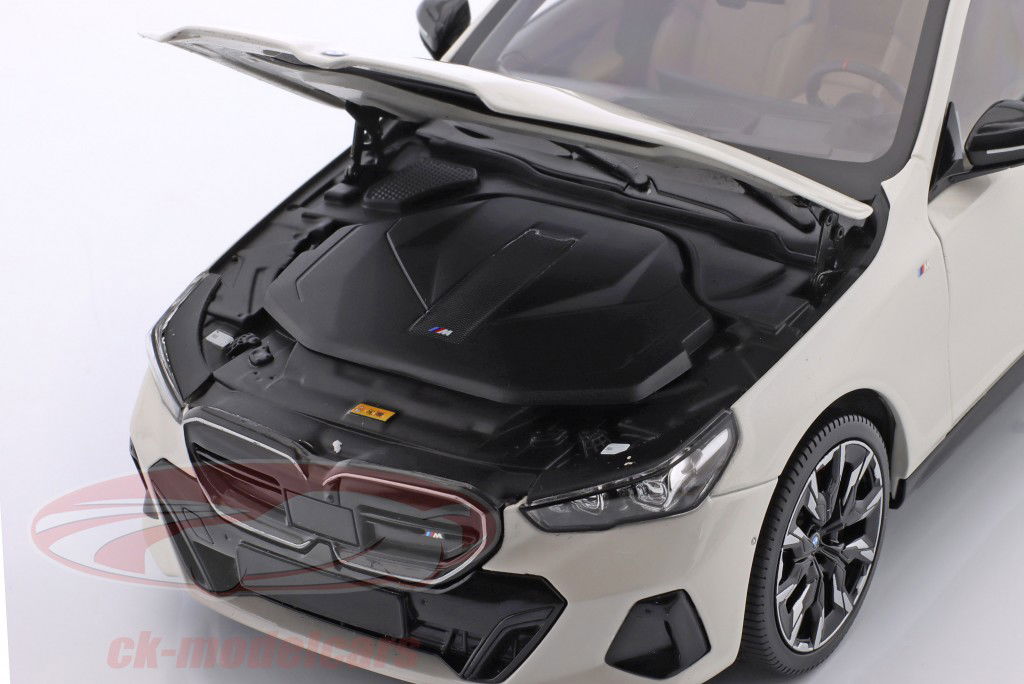 BMW i5 (G60) Anno di costruzione 2023 bianco metallico 1:18 Minichamps