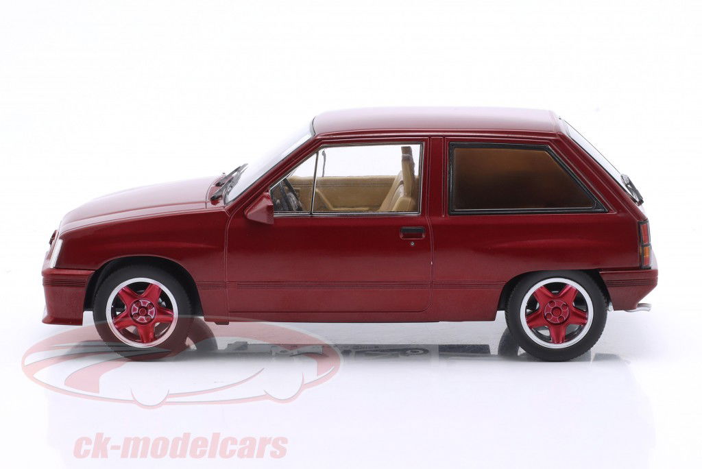 Opel Corsa A Custom donkerrood metalen 1:18 ModelCar Group