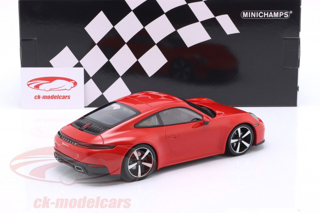 Porsche 911 (992.2) Carrera Coupe Baujahr 2024 rot 1:18 Minichamps