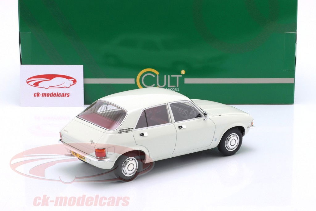 Austin Allegro 建造年份 1973 冰川白 1:18 Cult Scale