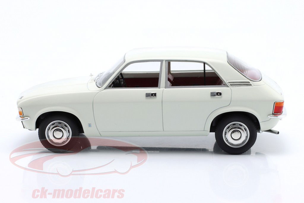 Austin Allegro Year 1973 glacier white 1:18 Cult Scale