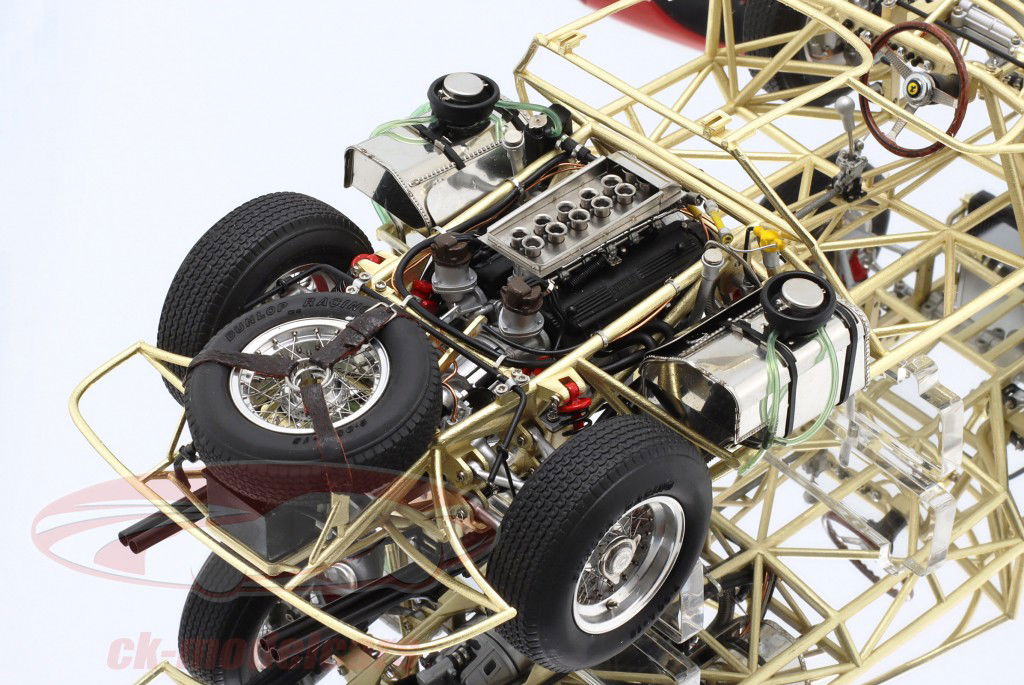 Ferrari 250 LM Rolling chassis En lichaam rood 1:18 CMC