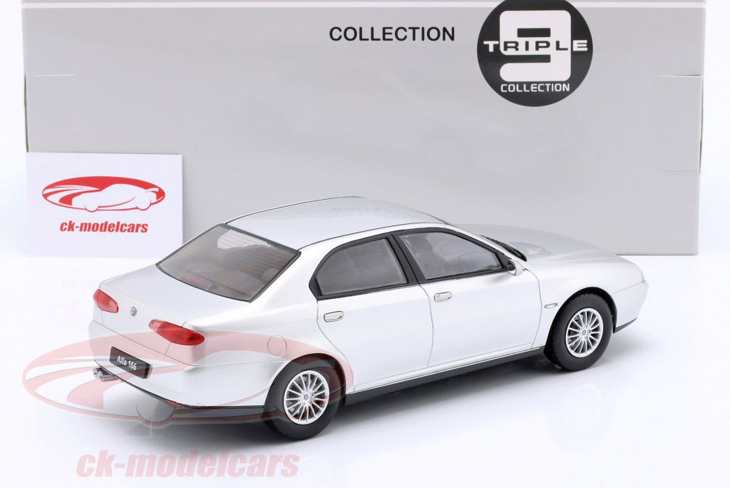 Alfa Romeo 166 Byggeår 1999 sølv metallisk 1:18 Triple9