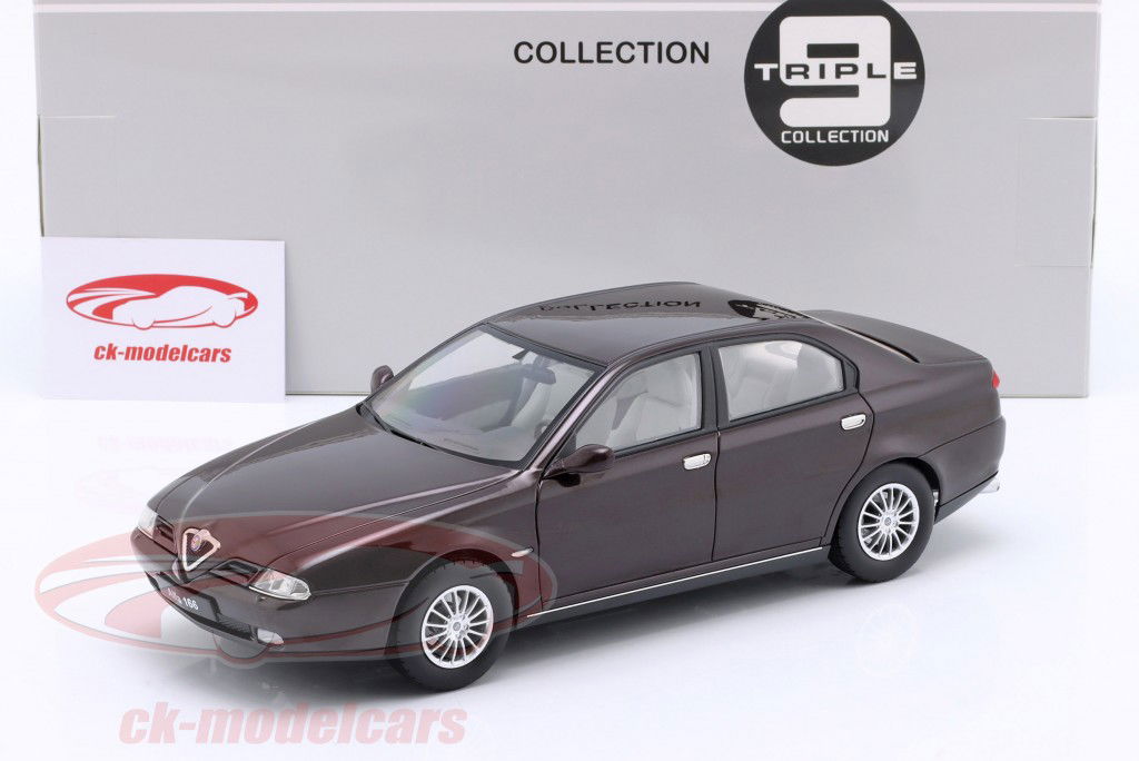 Alfa Romeo 166 Año de construcción 1999 negro metálico 1:18 Triple9