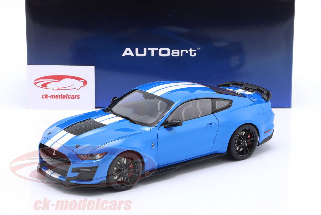 Ford Mustang Shelby GT500 afferratore blu / bianco strisce 1:18 AUTOart