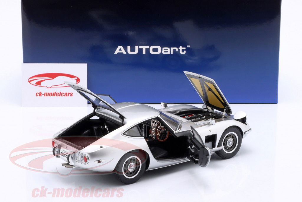 Toyota 2000GT Anno di costruzione 1967 argento 1:18 AUTOart