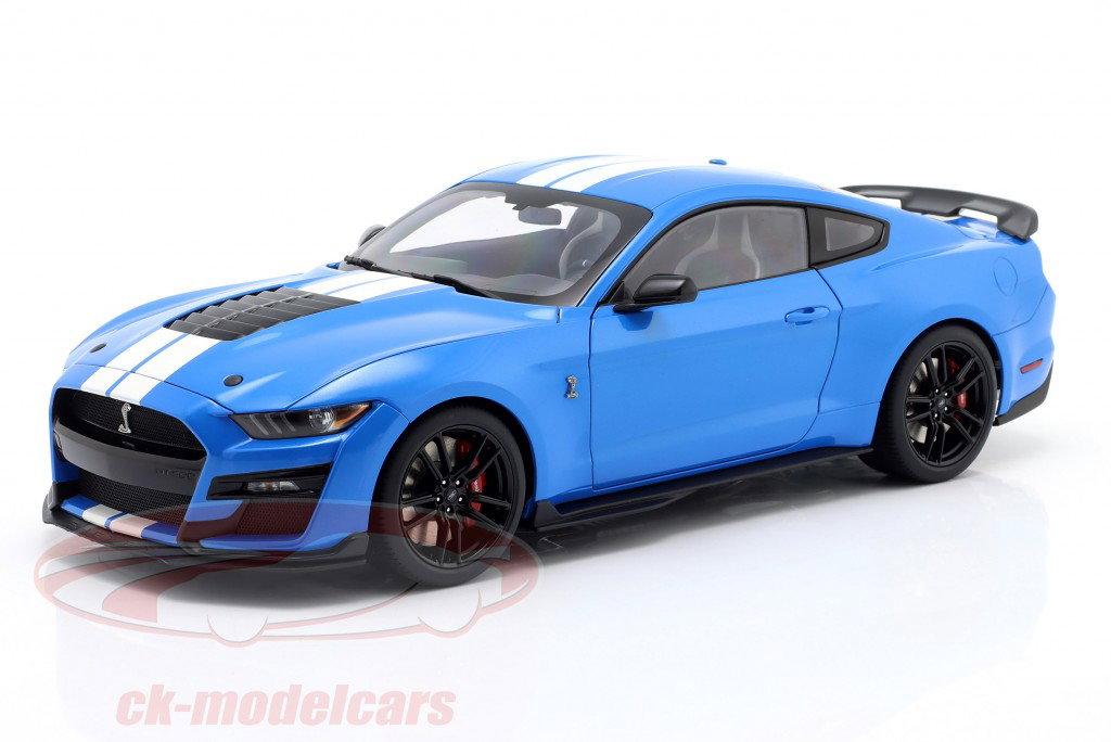 AUTOart 1:18 Ford Mustang Shelby GT500 grijper blauw / wit strepen