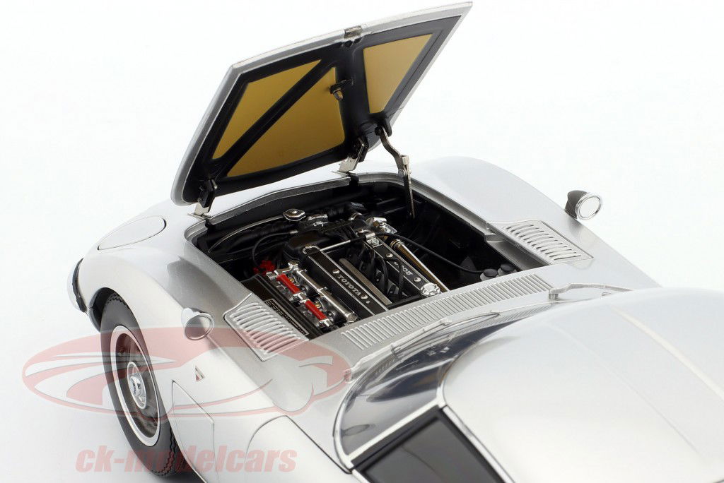 Toyota 2000GT Bouwjaar 1967 zilver 1:18 AUTOart