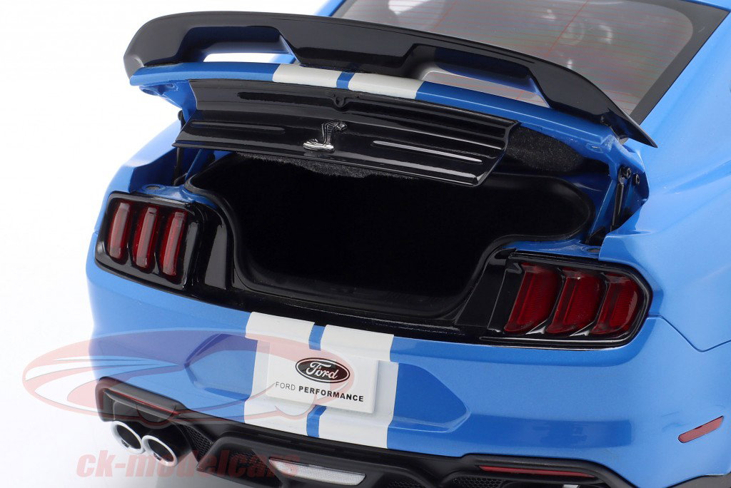 AUTOart 1:18 Ford Mustang Shelby GT500 grabber blue / white