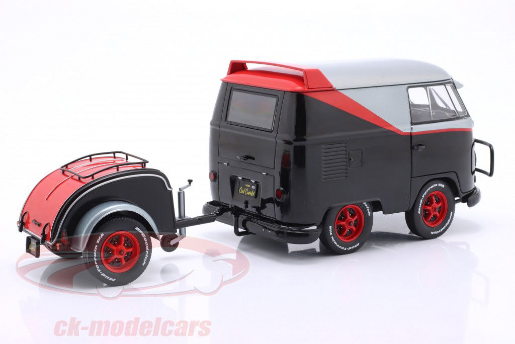 Kool Kombi B-Team Byggeår 2024 sort / rød 1:18 Solido