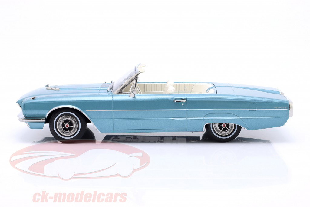 Ford Thunderbird Cabriolet Baujahr 1966 hellblau metallic 1:18 KK-Scale