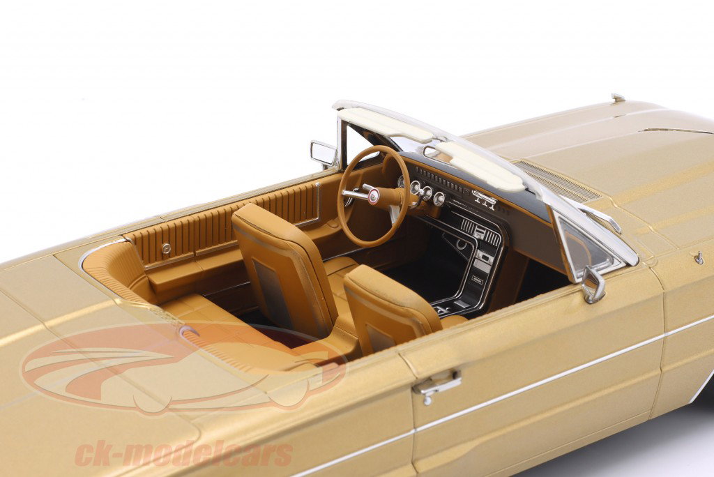 Ford Thunderbird cabriolet Byggeår 1966 guld metallisk 1:18 KK-Scale