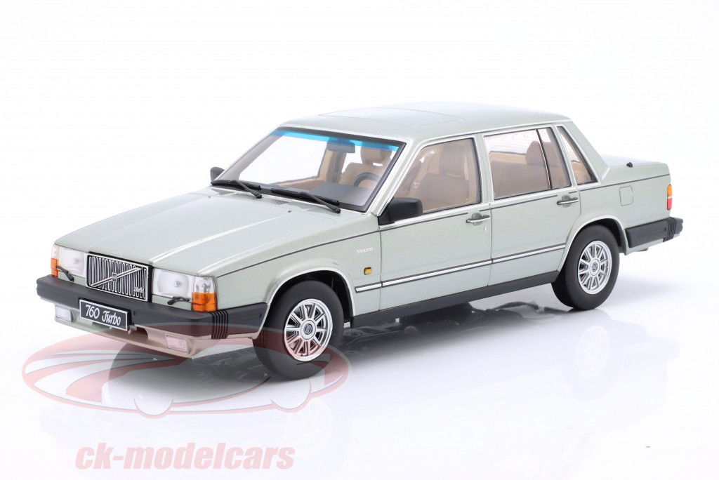 Volvo 760 Turbo Byggeår 1985 lysegrøn metallisk 1:18 Triple9