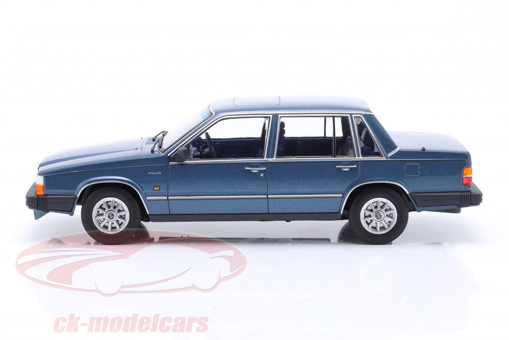 Volvo 760 Turbo 建造年份 1985 蓝色的 金属 1:18 Triple9