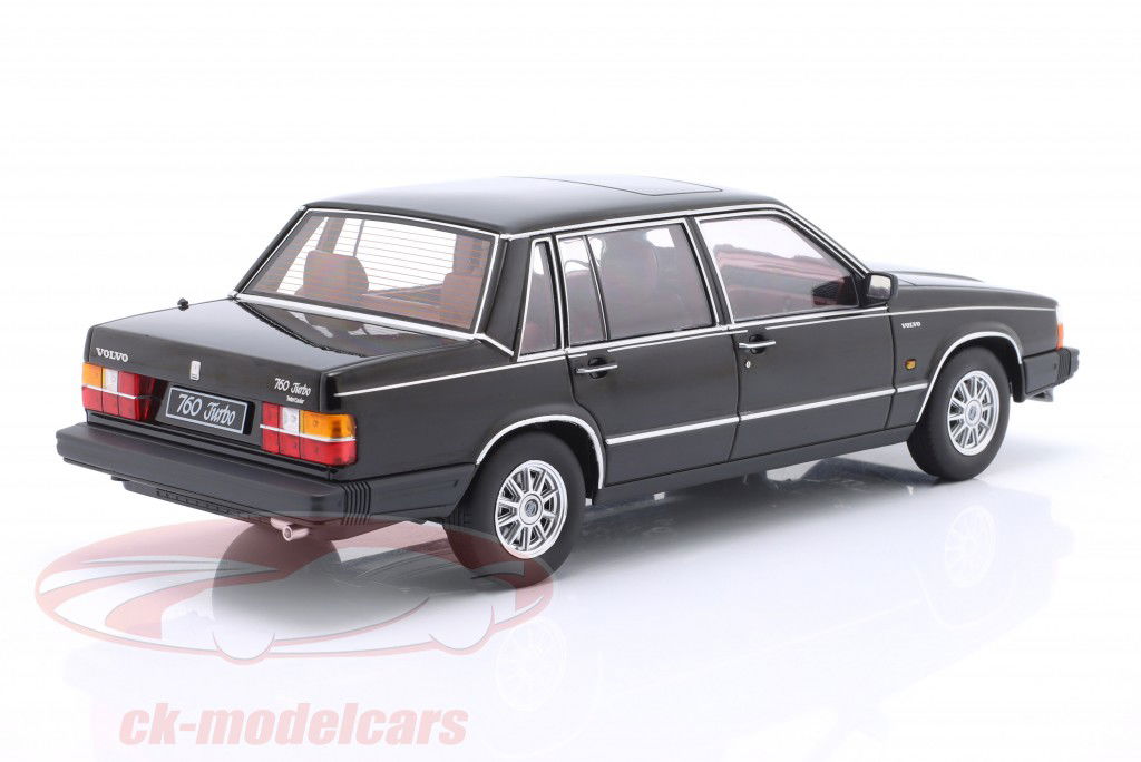 Volvo 760 Turbo Ano de construção 1985 preto 1:18 Triple9