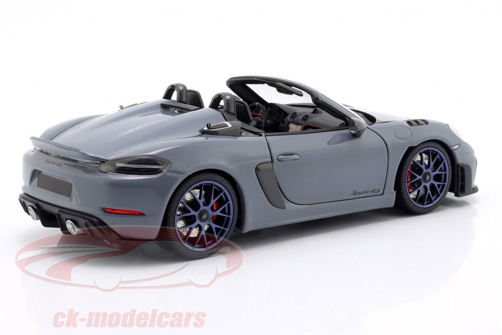 Porsche 718 Spyder RS Weissach-pakken Byggeår 2024 grå 1:18 Minichamps