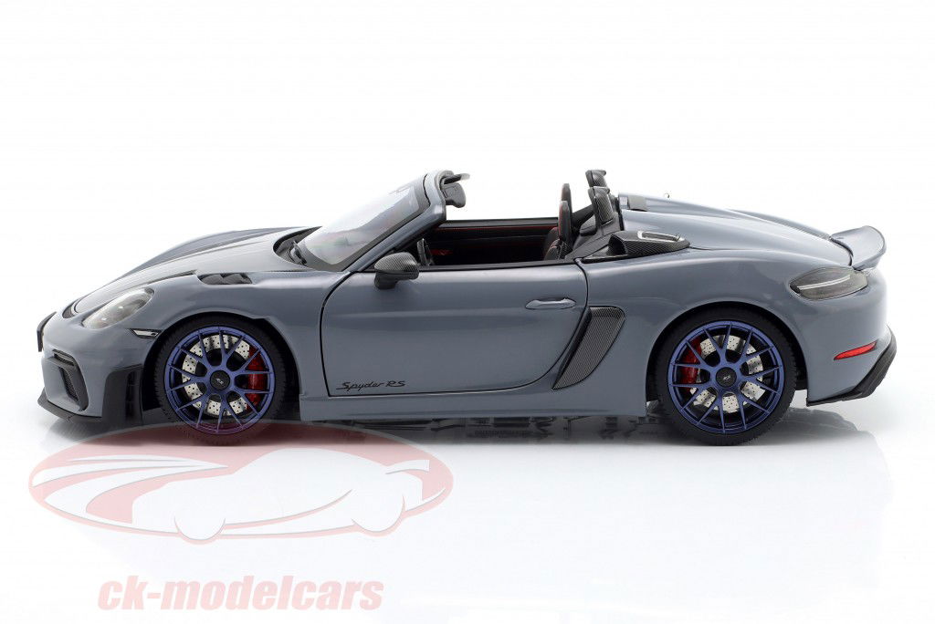 Porsche 718 Spyder RS Пакет Вайссах Год постройки 2024 серый 1:18 Minichamps