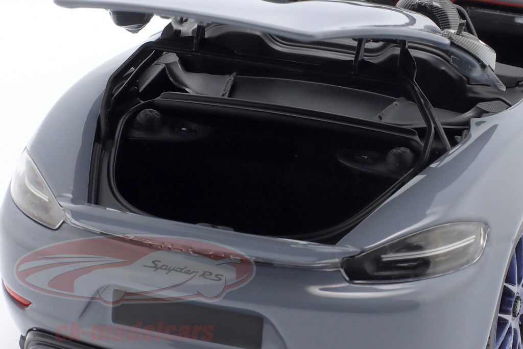 Porsche 718 Spyder RS Пакет Вайссах Год постройки 2024 серый 1:18 Minichamps