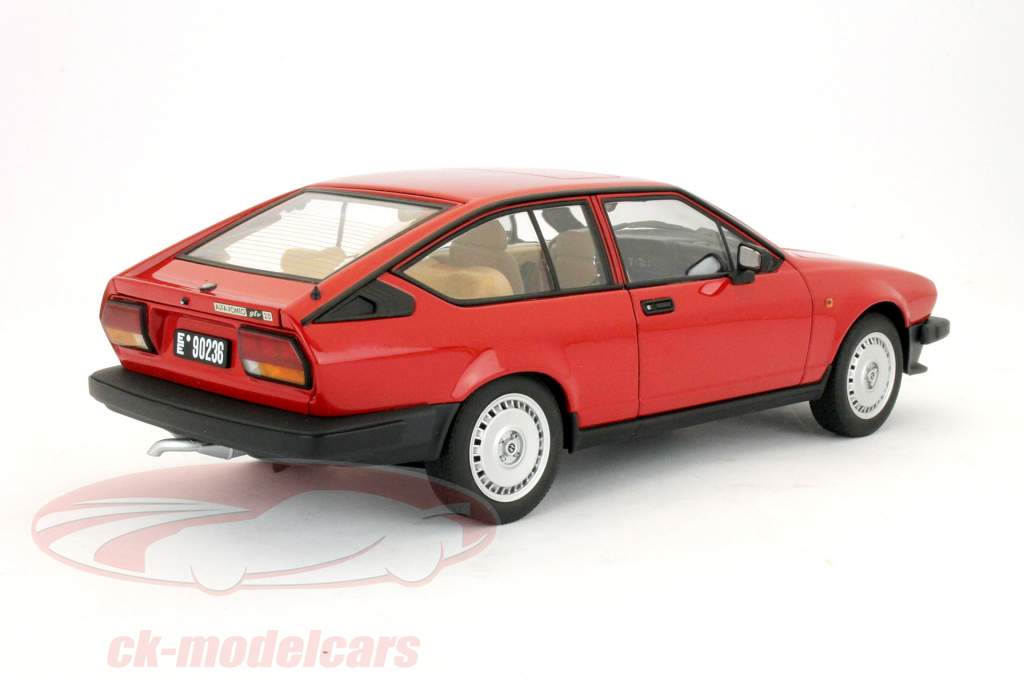 値下げしました！AUTOart 1/18 Alfetta GTV 2.0 AUTOart 1:18 Scale Alfa-Romeo 