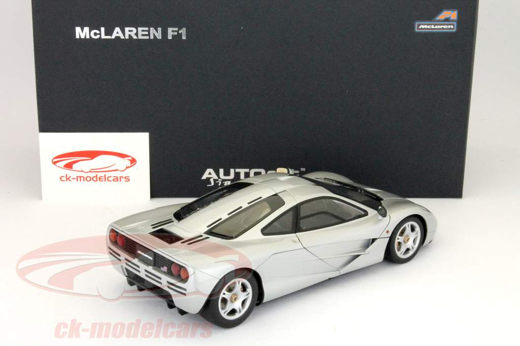 AUTOart 1:18 マクラーレンF1ショートテールロードカー