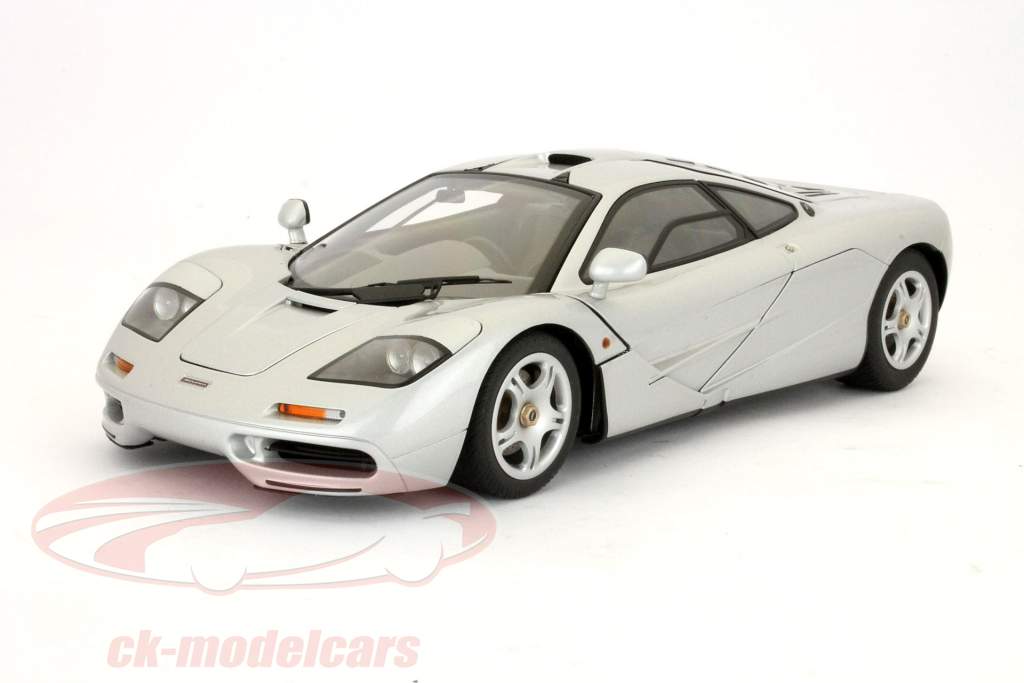 AUTOart 1:18 マクラーレンF1ショートテールロードカー