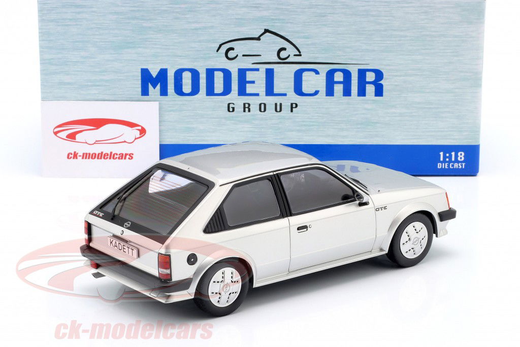 Opel Kadett D GTE 建設年 1983 銀 メタリック 1:18 ModelCar Group
