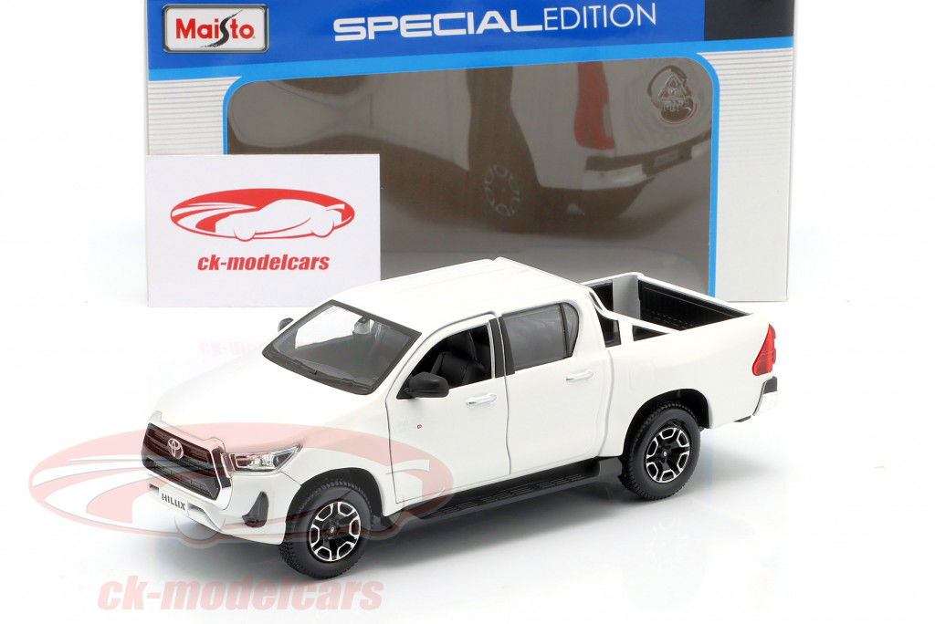 Toyota Hilux Pick-Up 白色的 1:24 Maisto