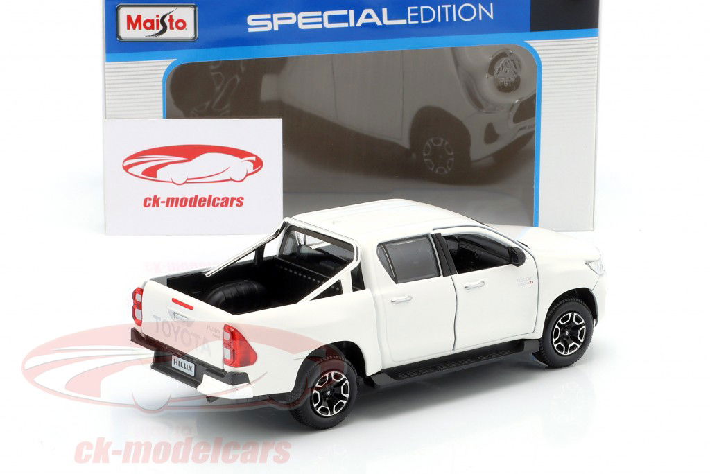 Toyota Hilux Pick-Up wit 1:24 Maisto