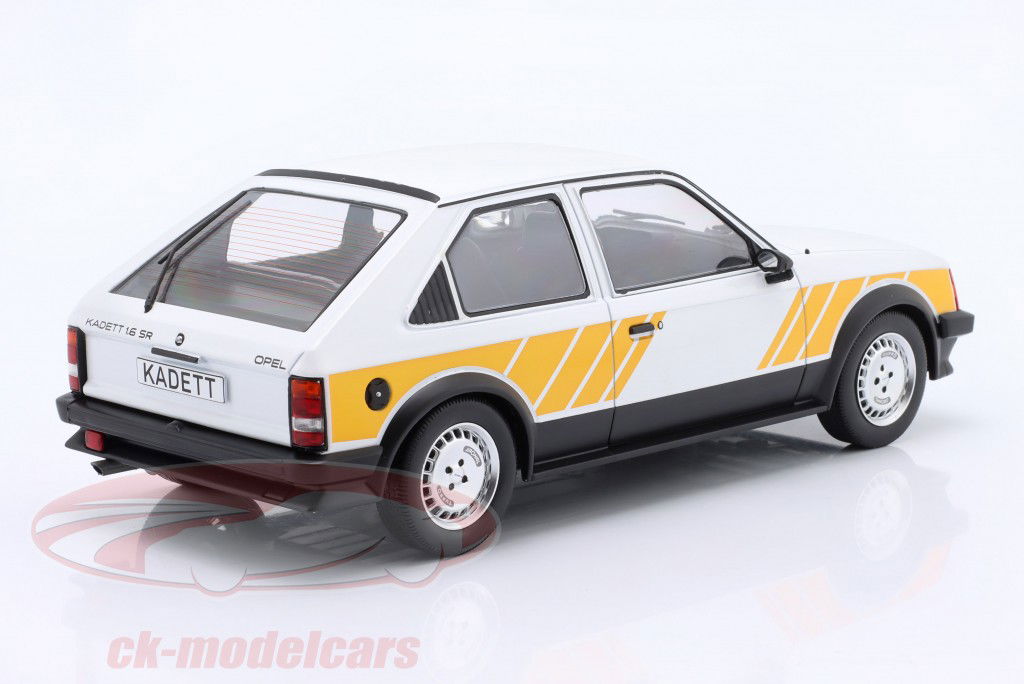 Opel Kadett D SR Byggeår 1983 hvid / gul 1:18 ModelCar Group