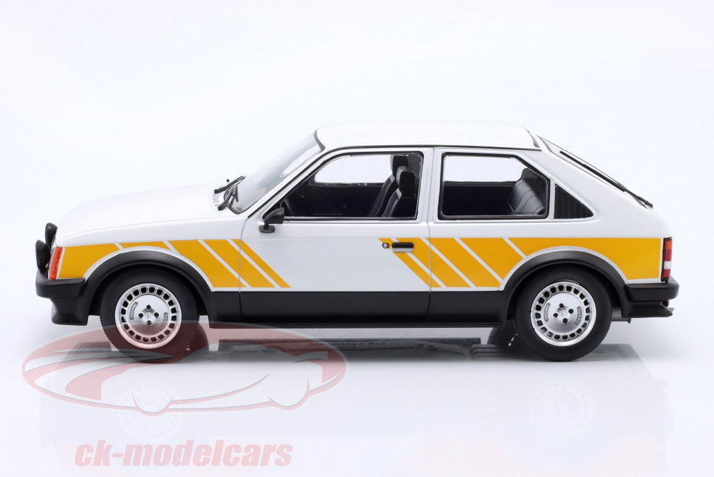 Opel Kadett D SR Année de construction 1983 blanc / jaune 1:18 ModelCar Group