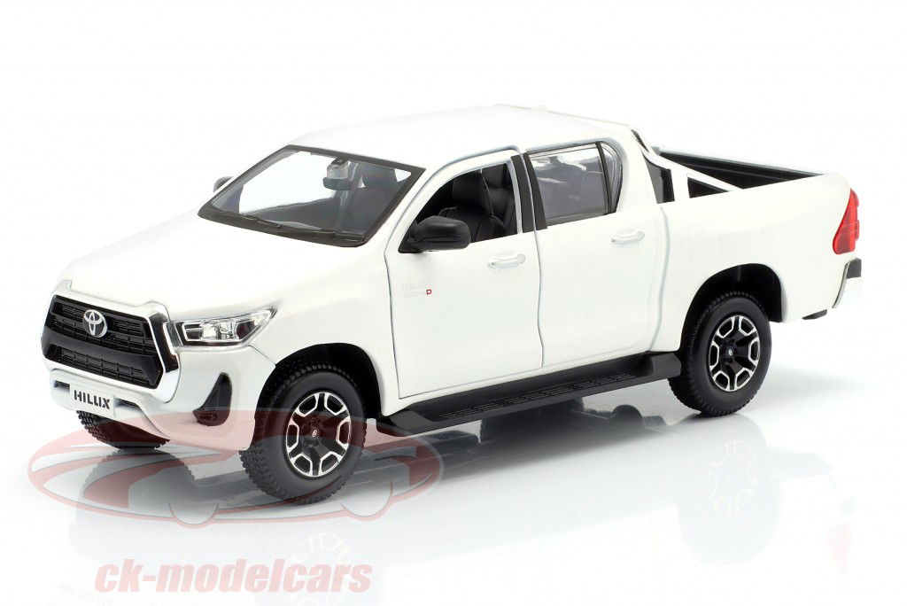 Toyota Hilux Pick-Up hvid 1:24 Maisto