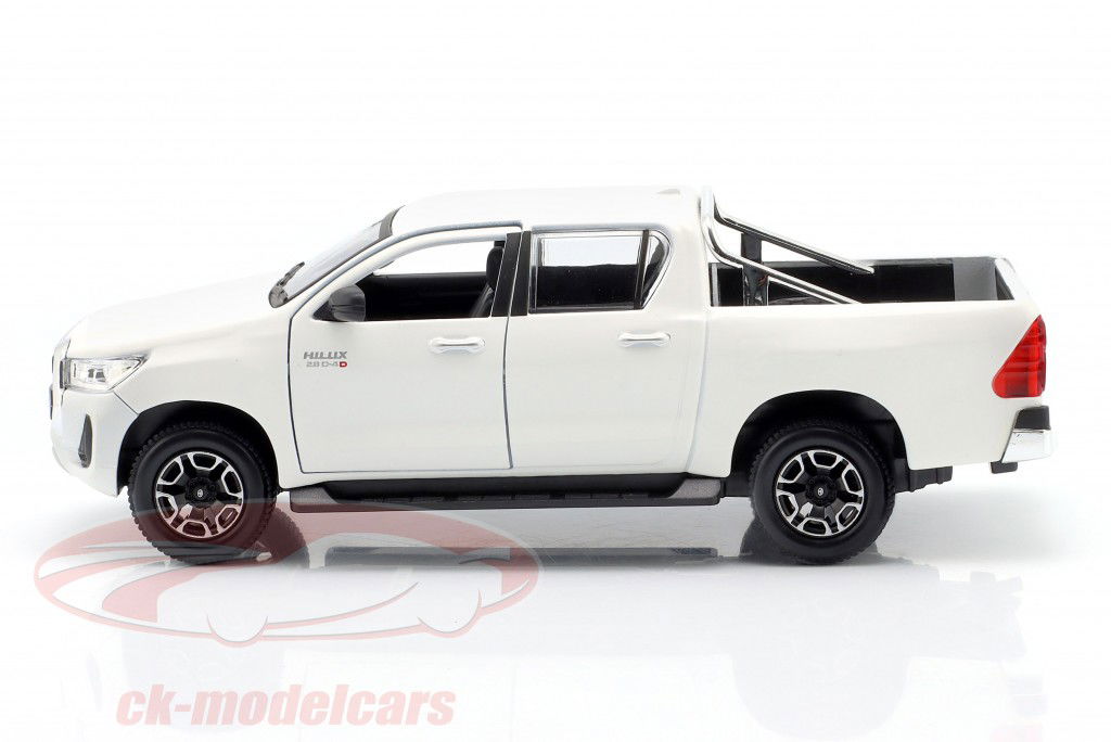 Toyota Hilux Pick-Up 白色的 1:24 Maisto