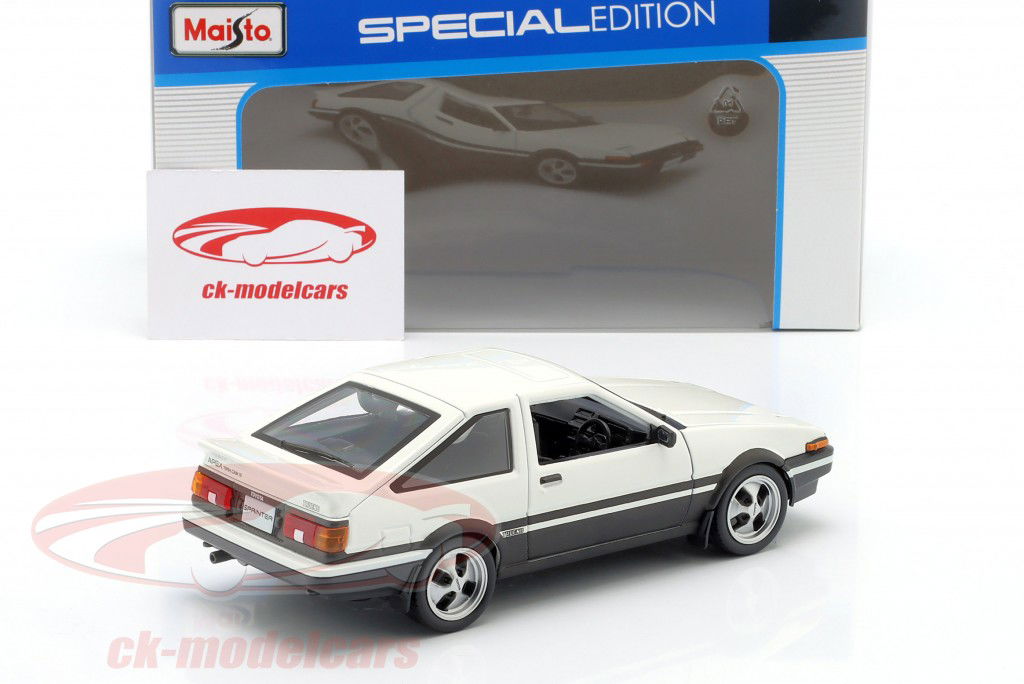 Toyota Sprinter Trueno AE86 Ano de construção 1979 branco 1:24 Maisto