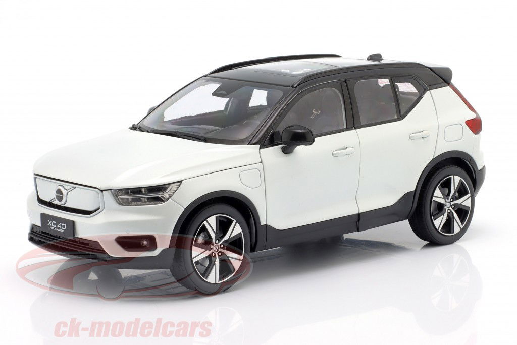 Volvo XC40 Recharge Bouwjaar 2022 wit 1:18 Paudi